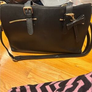 Elegant Black Handbag with Bow Accent